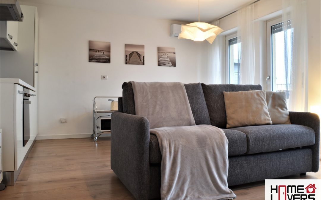 HomeLovers White and Bright Studio Flat Portello Accursio Shopping District